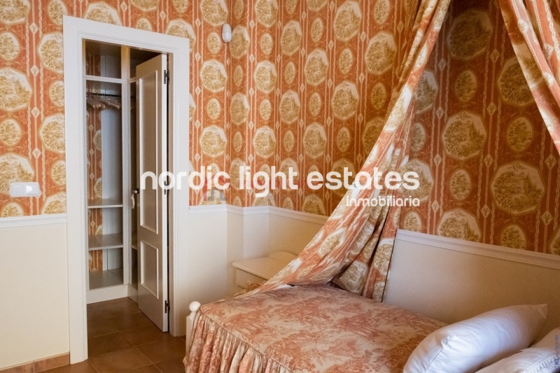 Propiedades similares Villa con gym, garaje, jacuzzi y jardines en Torrox Costa