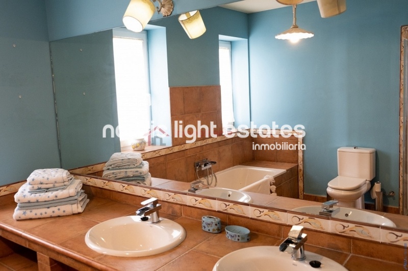 Propiedades similares Villa con gym, garaje, jacuzzi y jardines en Torrox Costa