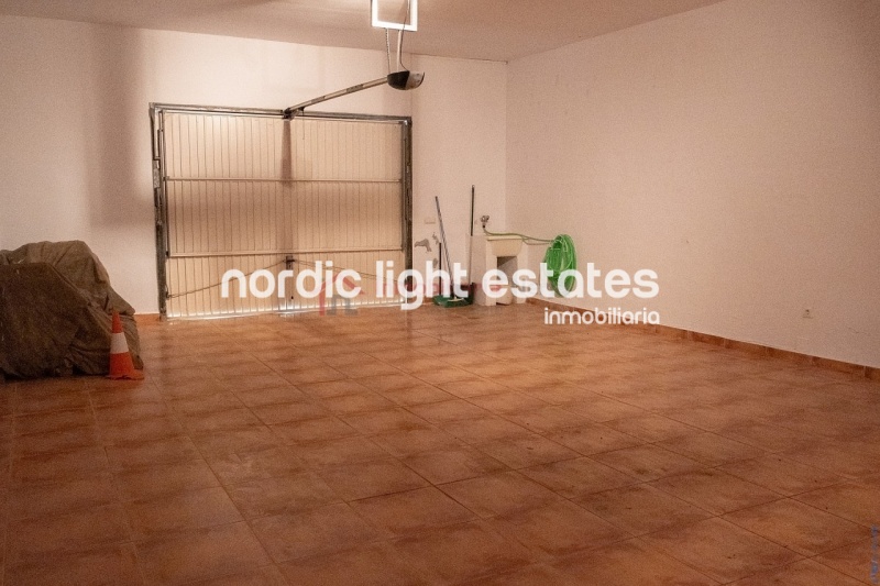 Propiedades similares Villa con gym, garaje, jacuzzi y jardines en Torrox Costa