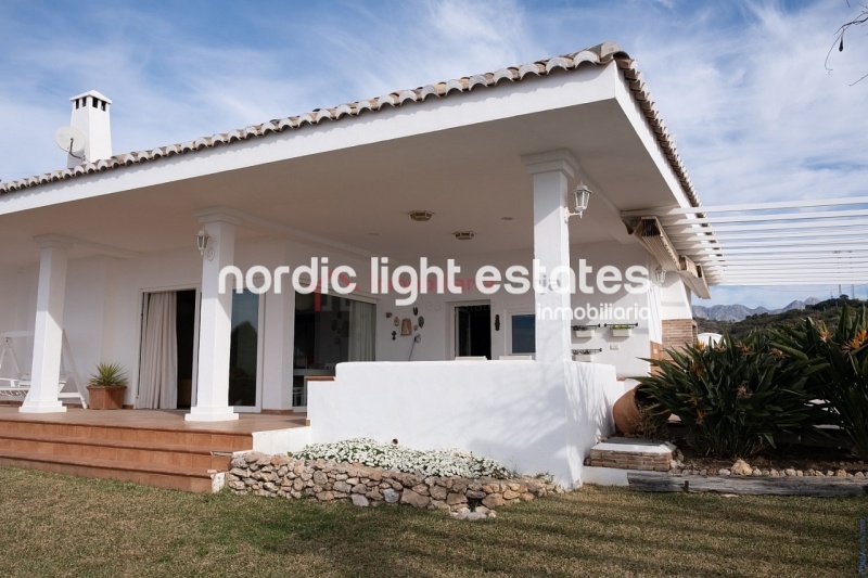 Propiedades similares Villa con gym, garaje, jacuzzi y jardines en Torrox Costa