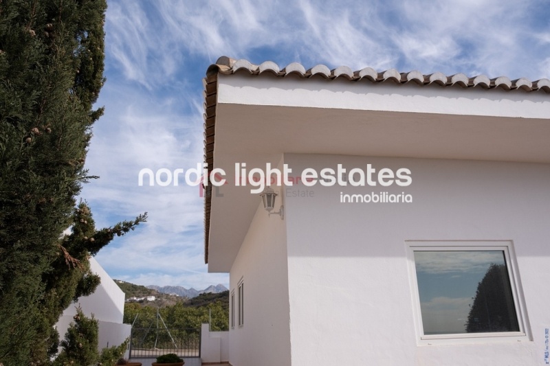 Propiedades similares Villa con gym, garaje, jacuzzi y jardines en Torrox Costa