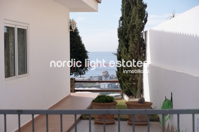 Propiedades similares Villa con gym, garaje, jacuzzi y jardines en Torrox Costa