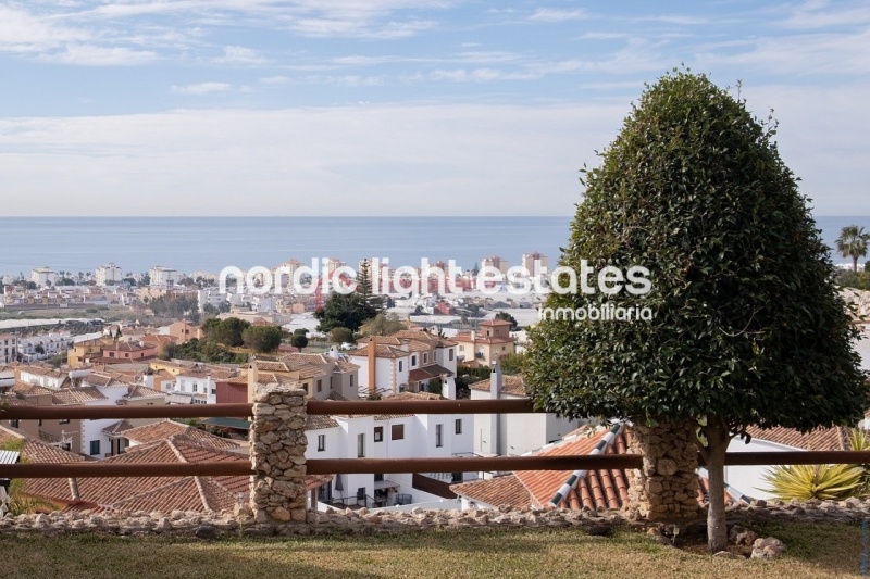 Propiedades similares Villa con gym, garaje, jacuzzi y jardines en Torrox Costa