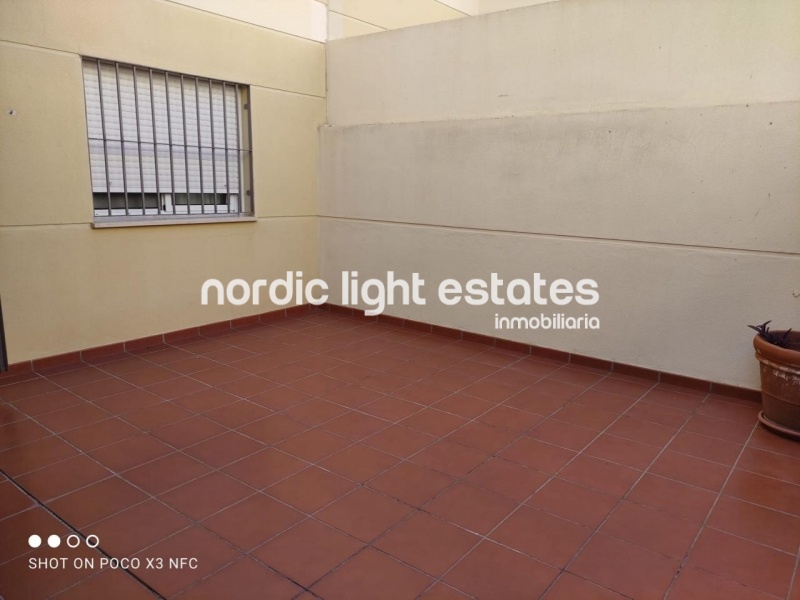 Apartamento económico con gran patio 
