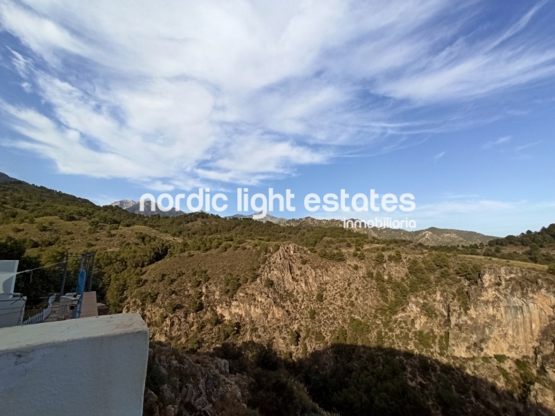 Casa adosada con piscina privada en Frigiliana