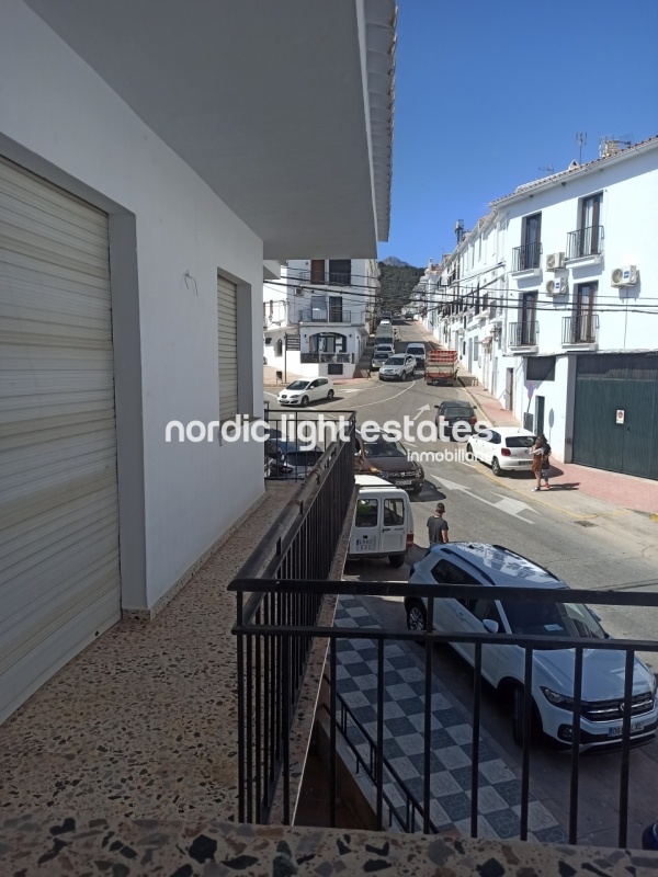 Casa grande con potencial en Frigiliana