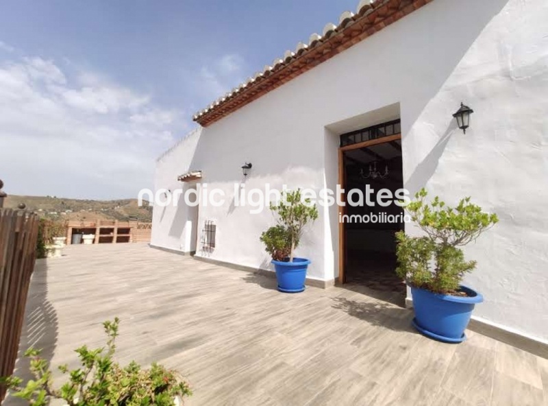 Larga temporada. Villa de campo con piscina en Frigiliana