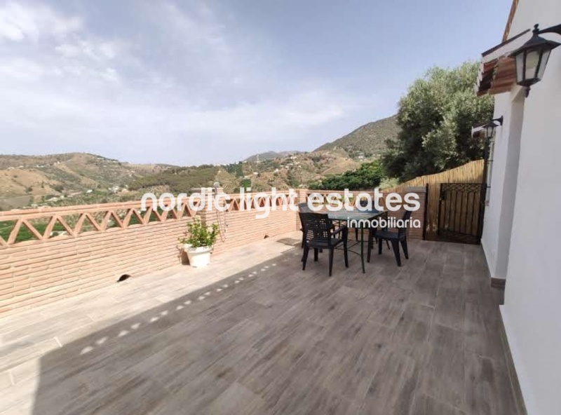 Larga temporada. Villa de campo con piscina en Frigiliana