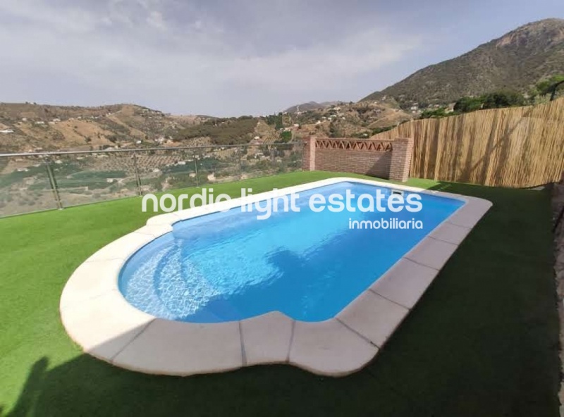 Larga temporada. Villa de campo con piscina en Frigiliana