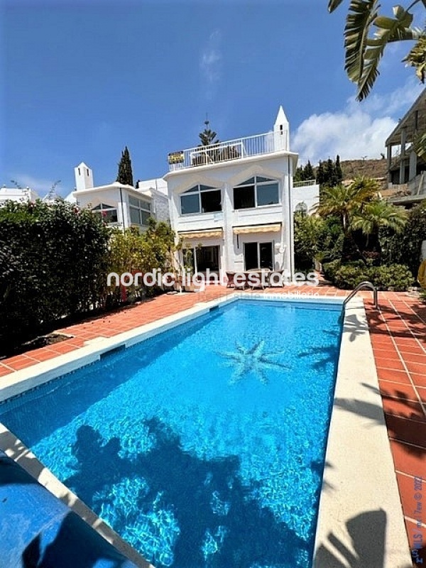 Propiedades similares Impresionante villa en Nerja 4 dormitorios