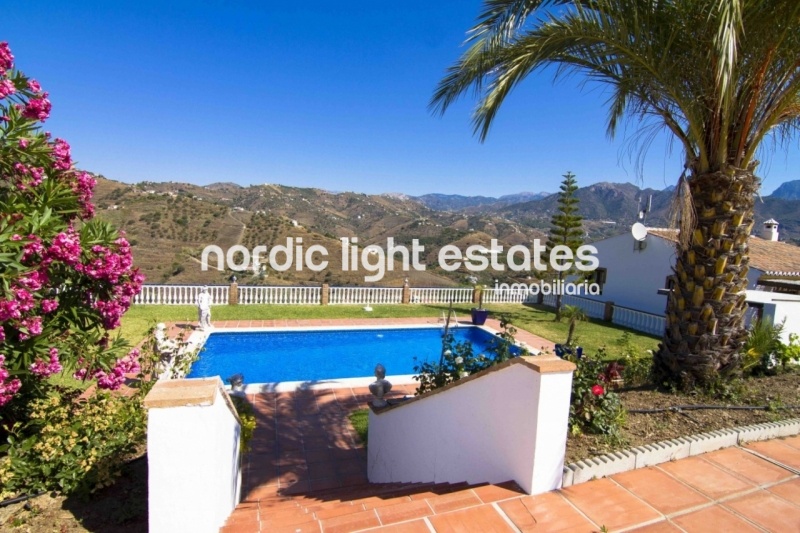 Stunning country villa nestled in Torrox on a plot of 4.632 sqm