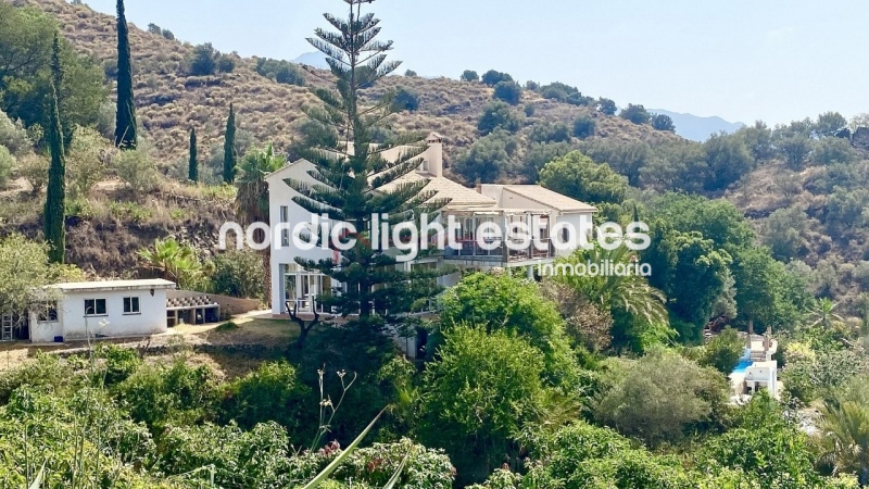 Huge complex of 5 properties