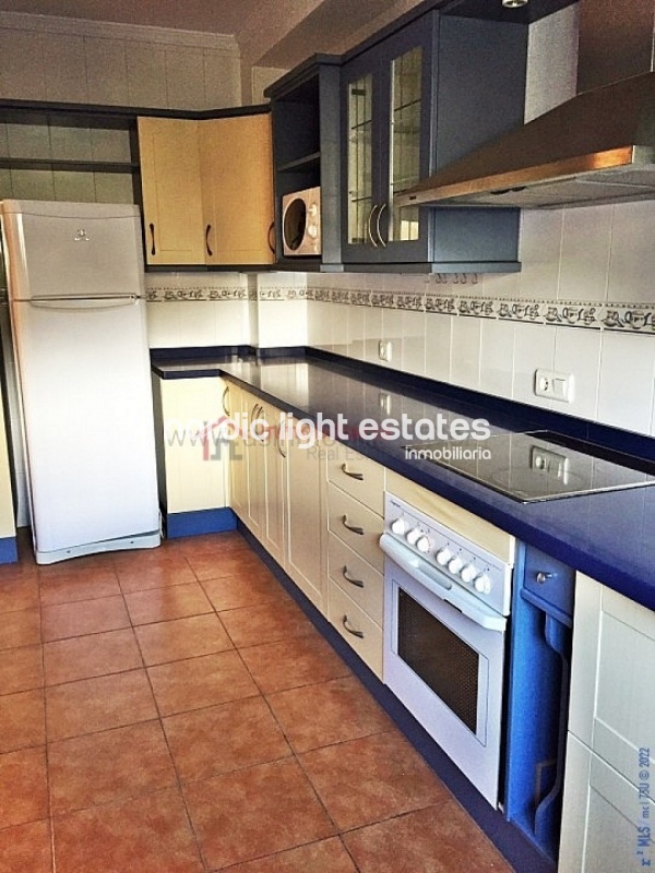 Very big terraced house with a garage for 2 cars 