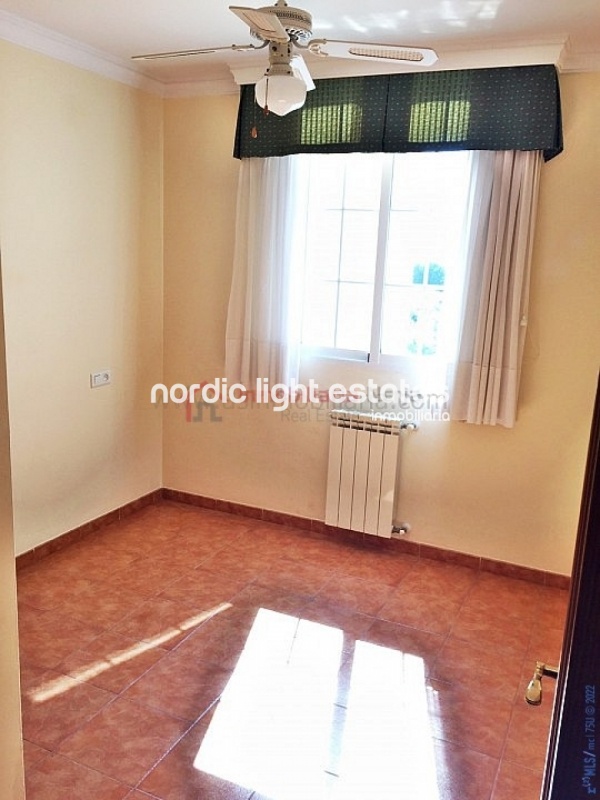 Very big terraced house with a garage for 2 cars 