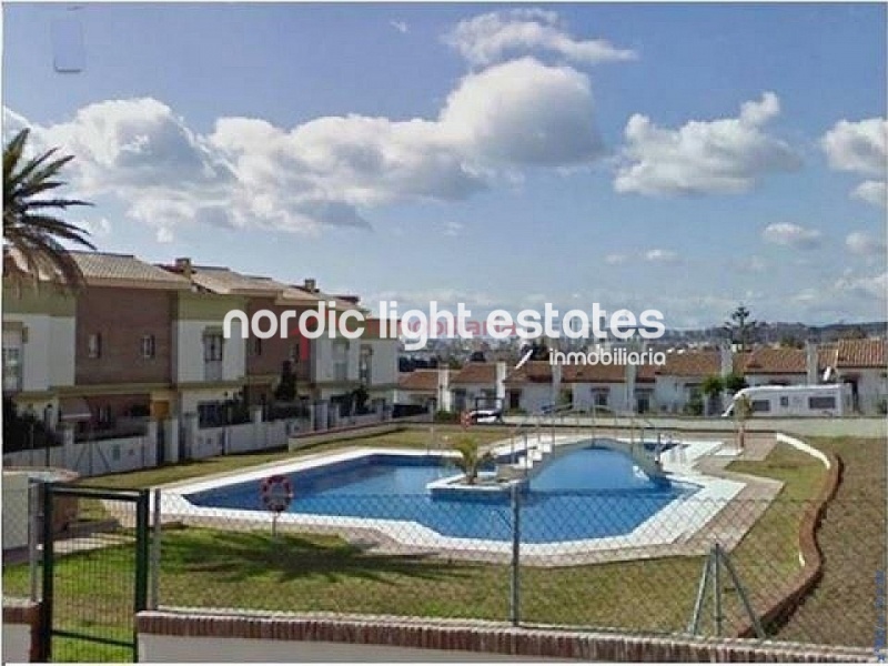 Very big terraced house with a garage for 2 cars 