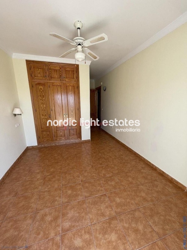 Very big terraced house with a garage for 2 cars 