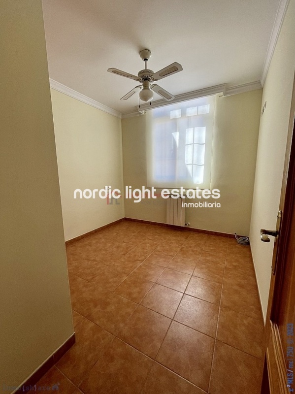 Very big terraced house with a garage for 2 cars 