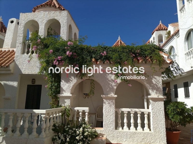 Terraced house with sea views in Mezquitilla 
