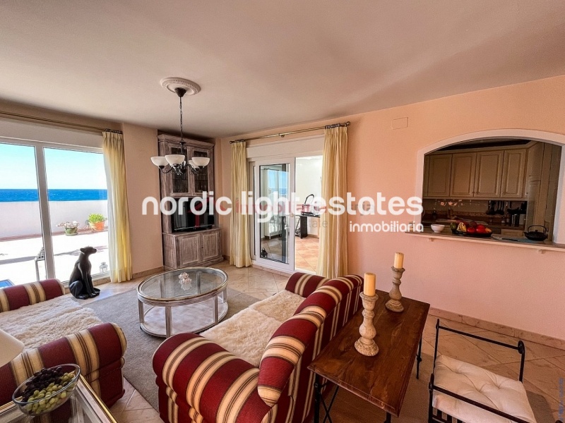 Seafront penthouse in Torrox Costa