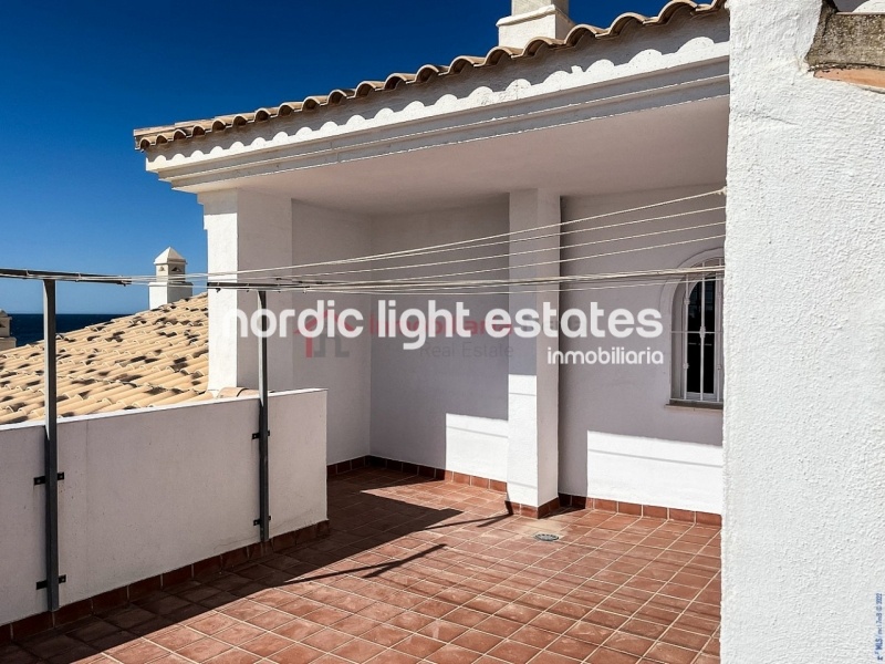 Seafront penthouse in Torrox Costa