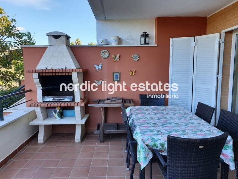 Great terraced house with garage + large storage room