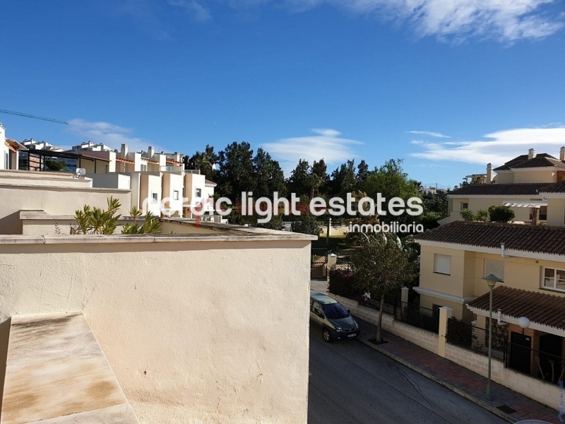 Great terraced house with garage + large storage room