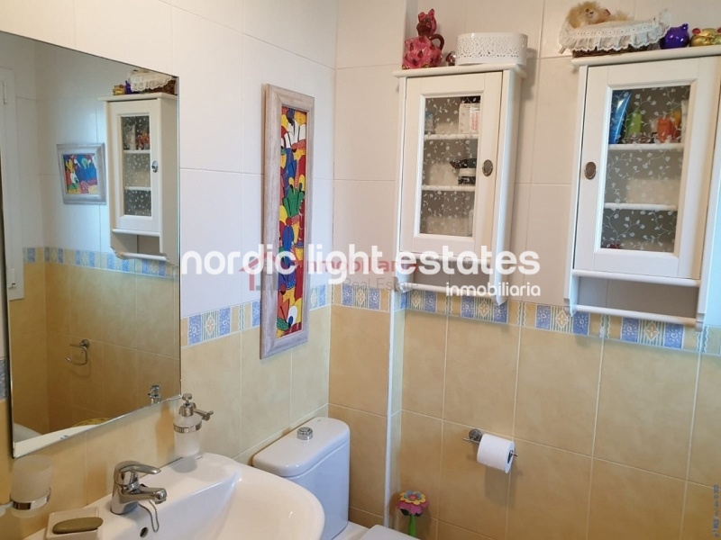 Great terraced house with garage + large storage room