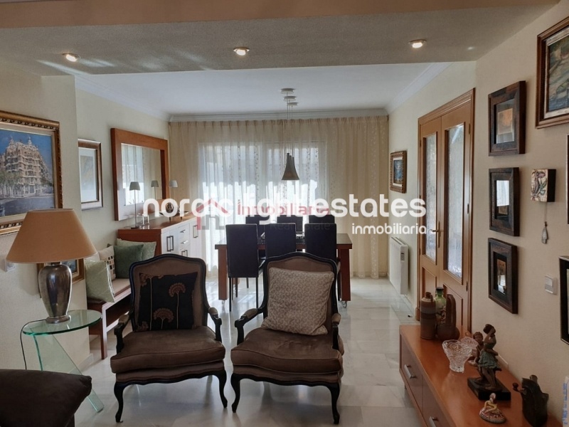 Great terraced house with garage + large storage room