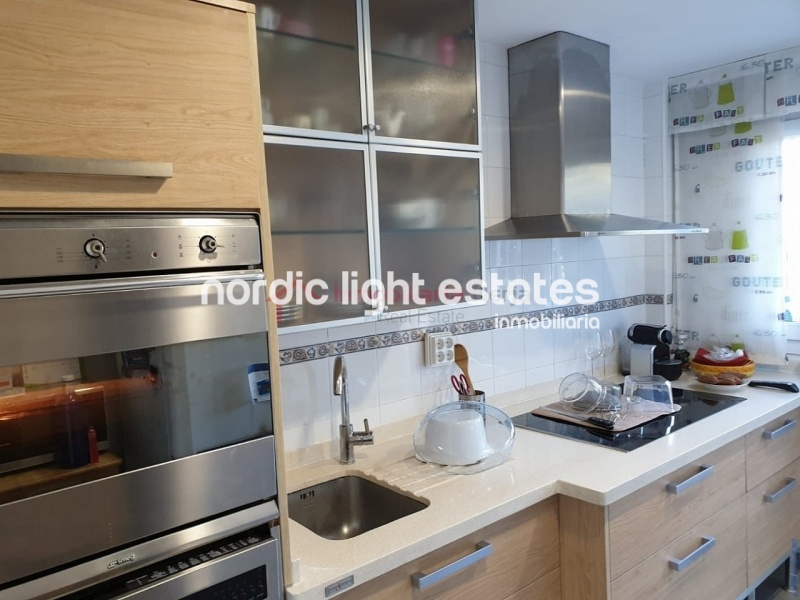 Great terraced house with garage + large storage room
