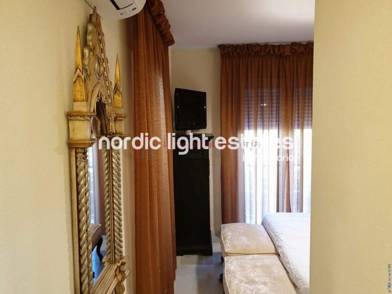 Great terraced house with garage + large storage room