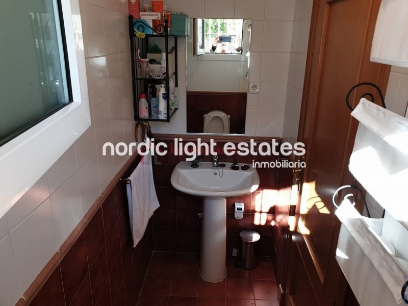Great terraced house with garage + large storage room