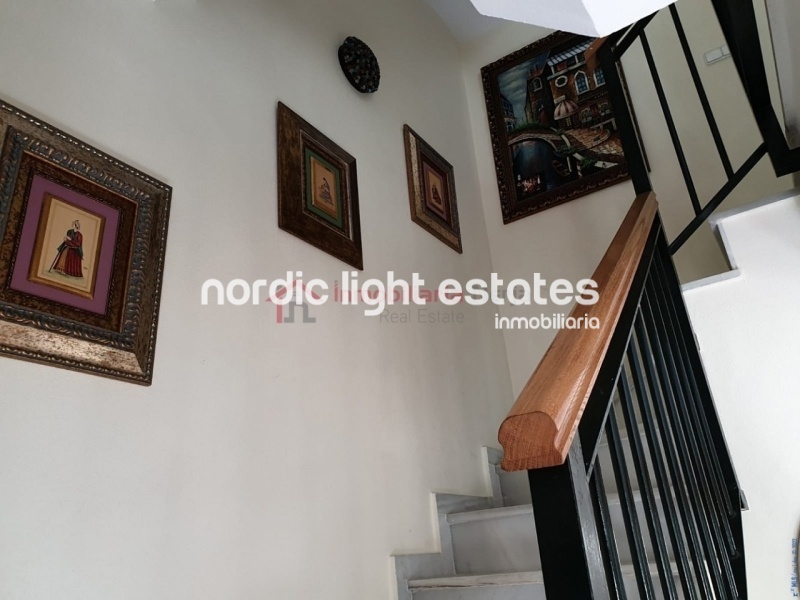 Great terraced house with garage + large storage room