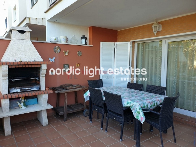 Great terraced house with garage + large storage room