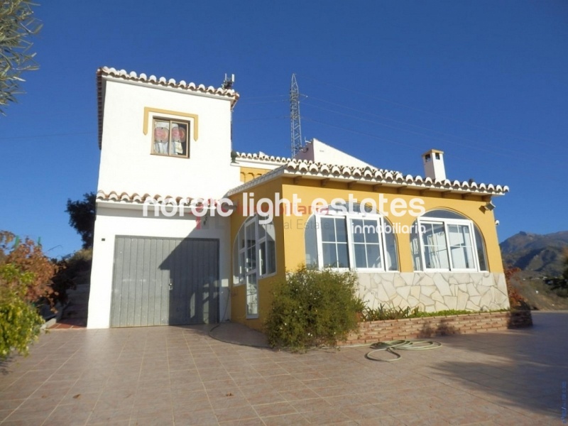 Propiedades similares Bonita villa con una parcela de 5000m2 en Nerja