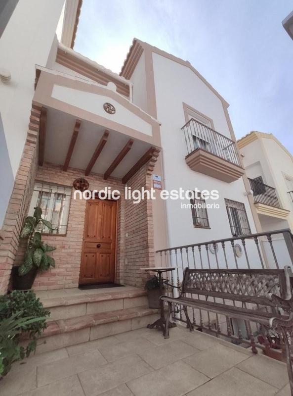 Propiedades similares Magnifica casa de 4 dormitorios y cochera grande en Nerja 