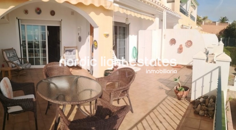 Apartamento en Torrox Park con vistas al mar