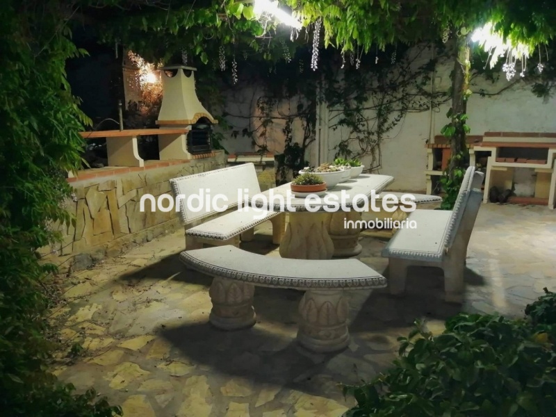 Fantastic independent villa with 6 bedrooms located in the prestigious Capistrano Village