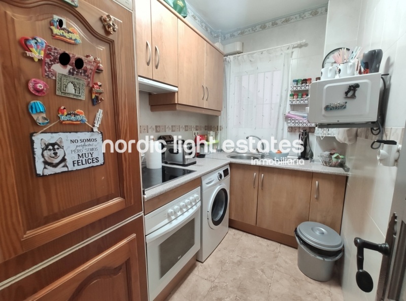 Apartamento con vistas al mar, parking y piscina