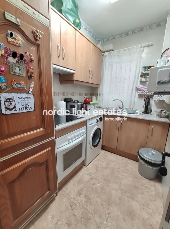 Apartamento con vistas al mar, parking y piscina