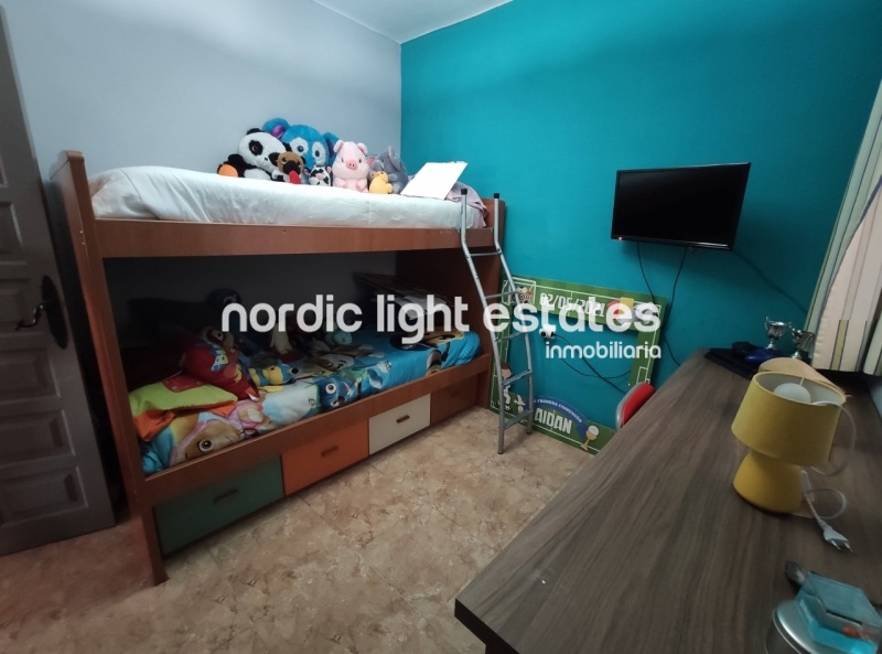 Apartamento con vistas al mar, parking y piscina