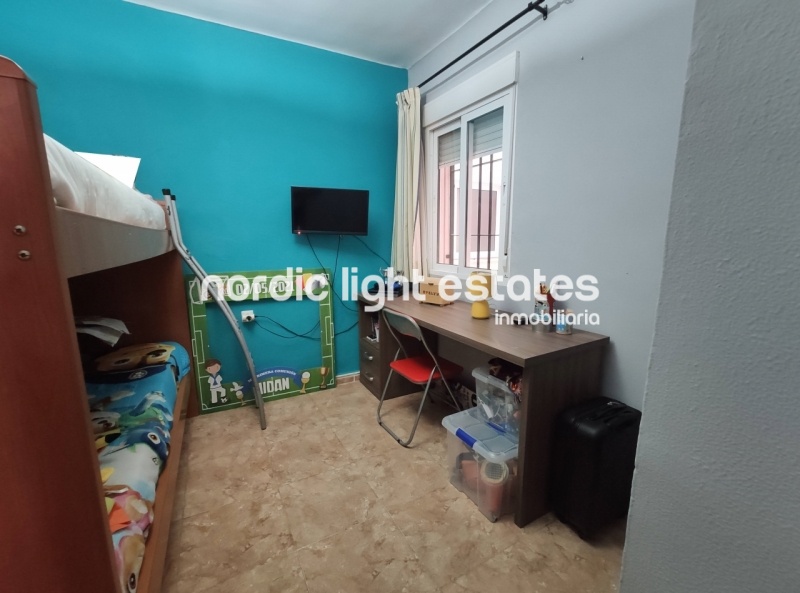 Apartamento con vistas al mar, parking y piscina