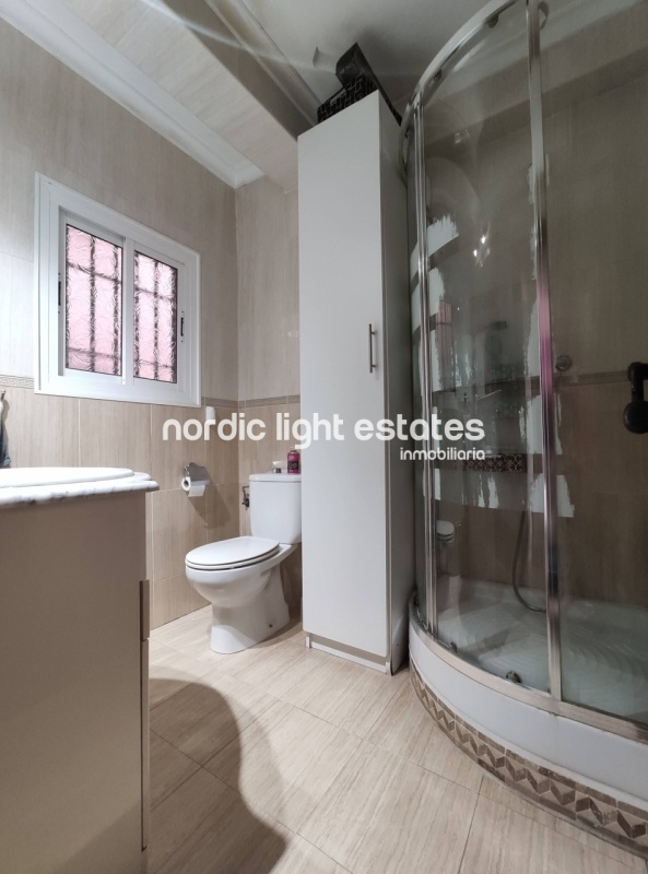 Apartamento con vistas al mar, parking y piscina
