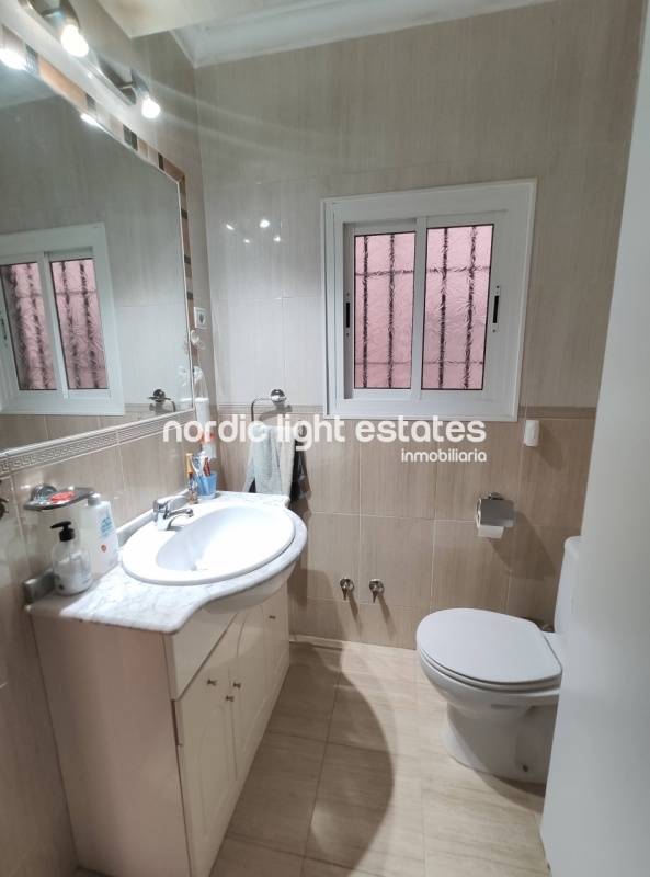 Apartamento con vistas al mar, parking y piscina