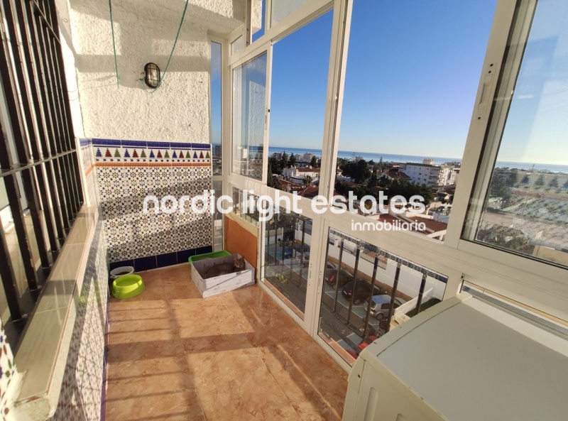 Apartamento con vistas al mar, parking y piscina