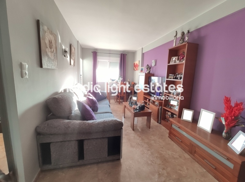 Apartamento con vistas al mar, parking y piscina