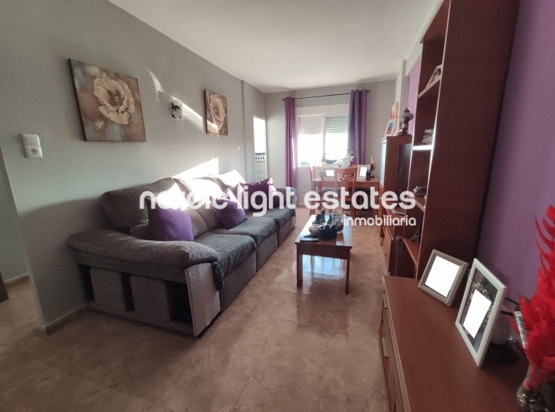 Apartamento con vistas al mar, parking y piscina