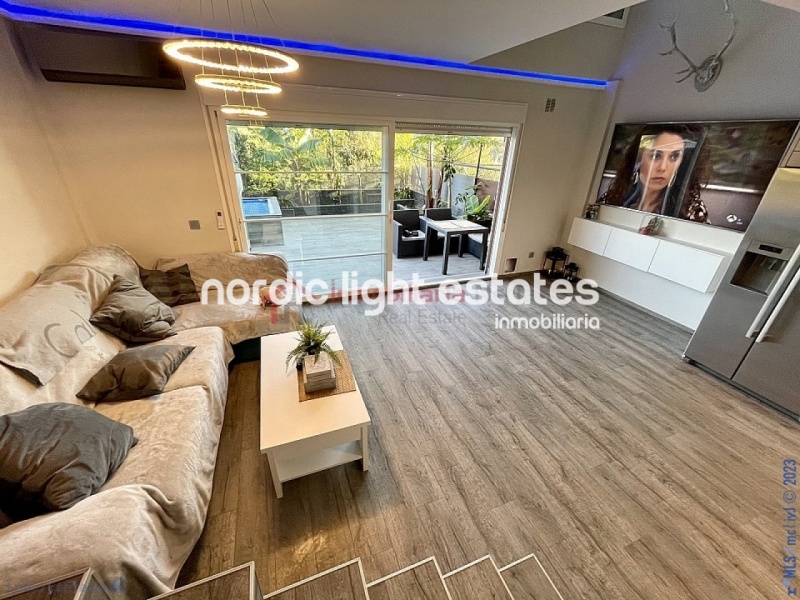 Elegante dúplex de buen gusto en Baviera Golf