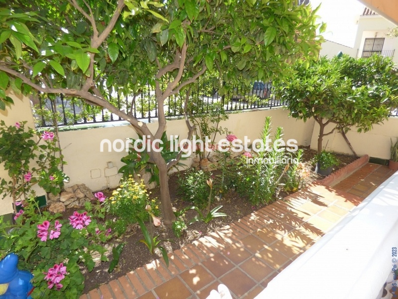 Villa con 6 dormitorios, jardín y piscina