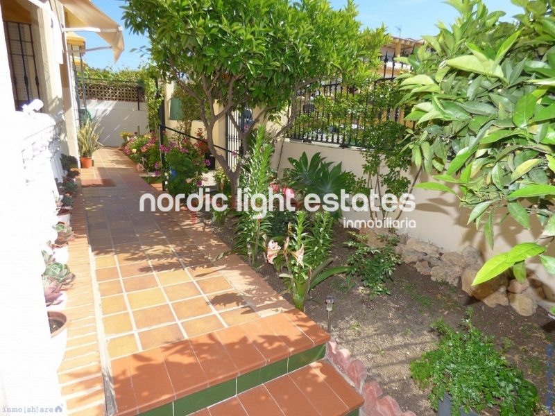 Villa con 6 dormitorios, jardín y piscina