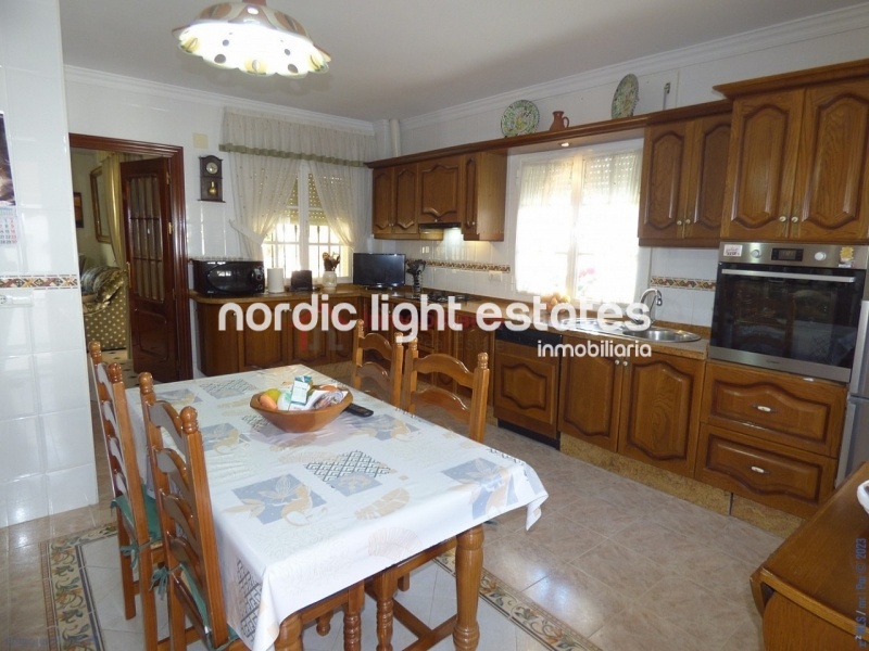 Villa con 6 dormitorios, jardín y piscina
